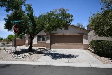 Main picture of 1702 E Desert Moon Trl
