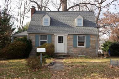 Main picture of 9904 Gardiner Ave