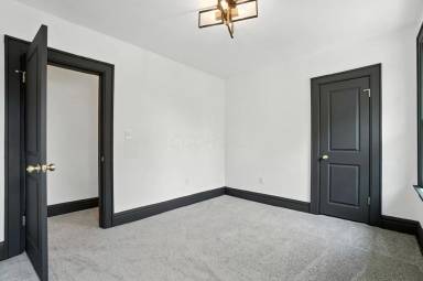 Main picture of 889 E Livingston Ave