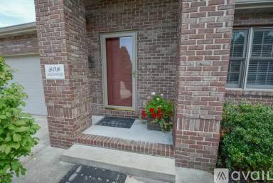 Main picture of 808 S Silverwood Rd