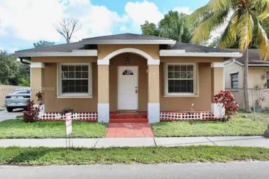 Main picture of 4260 SW 57th Ave