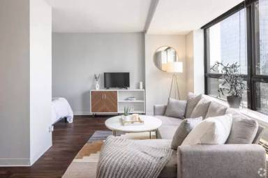 Main picture of 455 E Ohio St