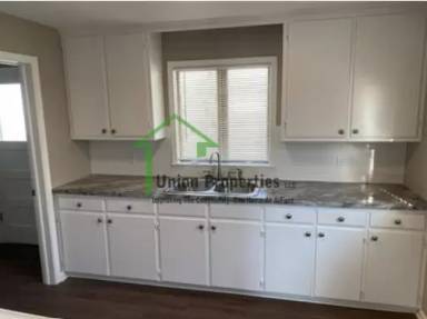 Main picture of 21 N Flower St