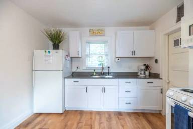 Main picture of 809 Maxwell Ave
