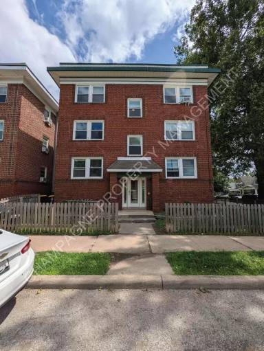 Main picture of 1125 W 40th St