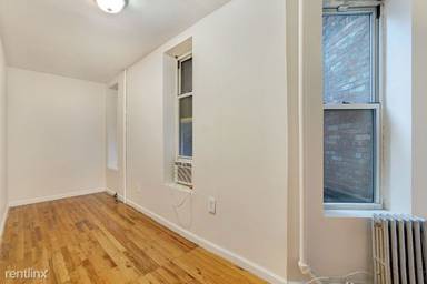 Main picture of 323 W 47th St