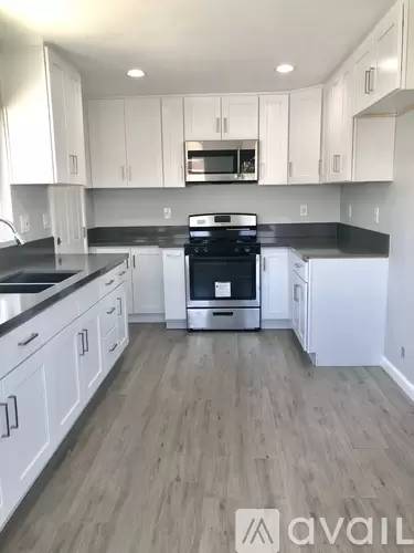 Main picture of 10404 Gunn Ave