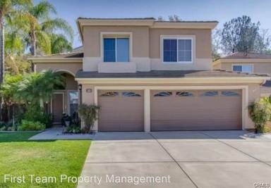 Main picture of 32 Blackbird Ln