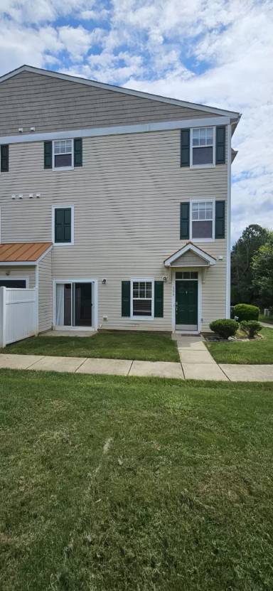 Main picture of Breezewood Condominiums
