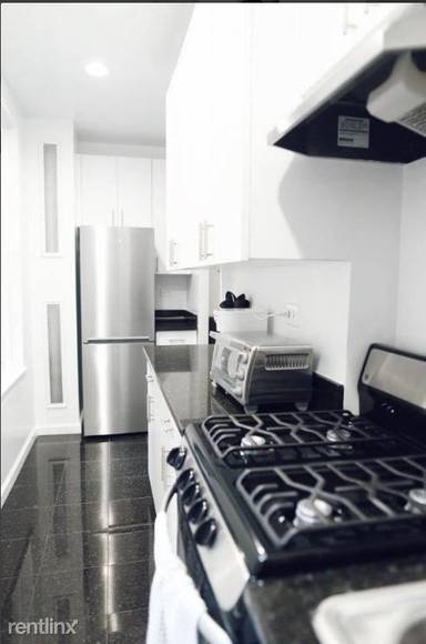 Main picture of 140 W 55th St