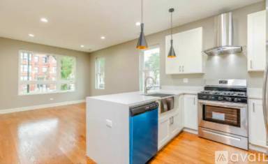 Main picture of 4745 South Michigan Avenue