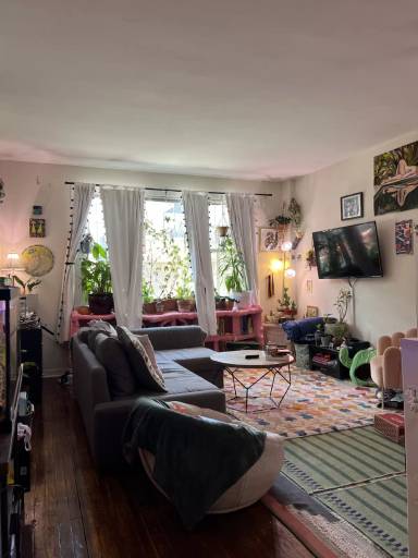 Main picture of 1011 W 19th St