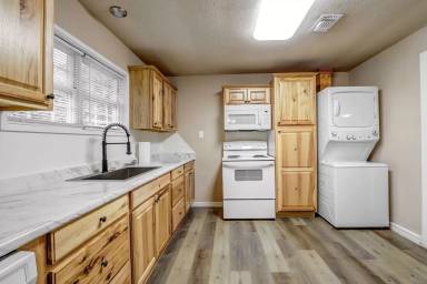 Main picture of 211 Redwater Rd