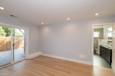 Main picture of 2920 Hawes St