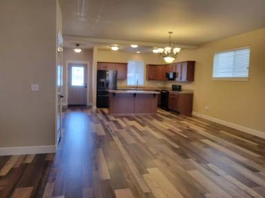 Main picture of 4440 Edgewater Blvd NE