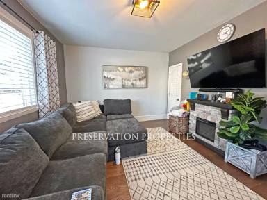Main picture of 215 Adams St