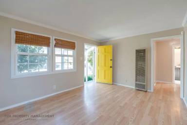 Main picture of 230 W 2nd St