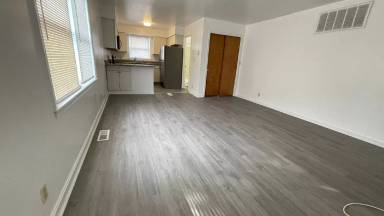 Main picture of 1 S Washington St