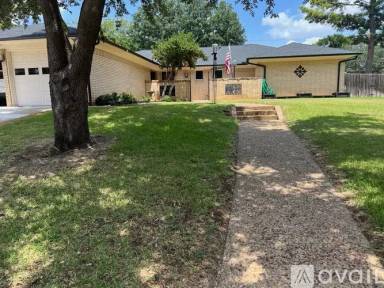 Main picture of 1821 E Cedar Elm Dr