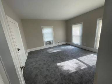 Main picture of 428 2nd St NE