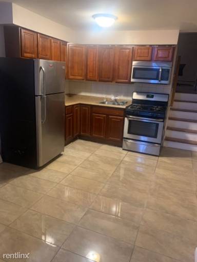 Main picture of 1284 E 57th St