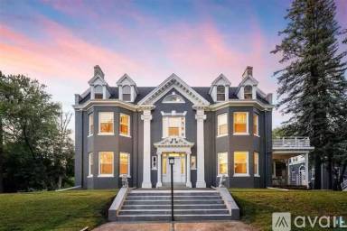 Main picture of 2307 E Superior St
