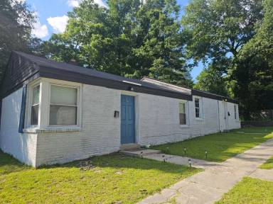 Main picture of 340 S Bull St
