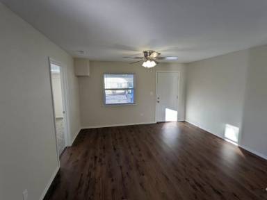 Main picture of 716 S Steele Ave