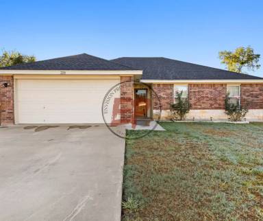 Main picture of 224 Woodland Blvd
