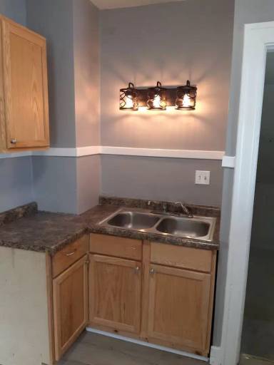 Main picture of 220 Fernwood Ave