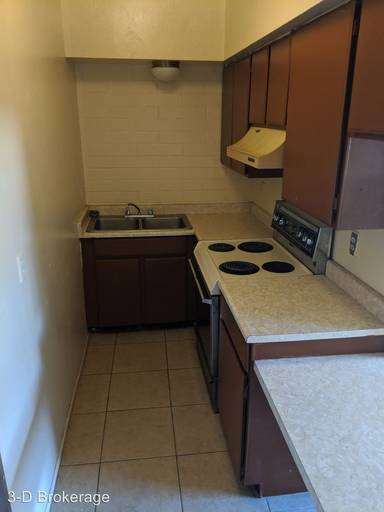 Main picture of 121 W Alturas St