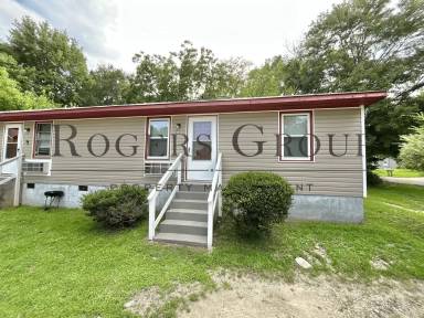 Main picture of 988 Hughes St