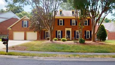 Main picture of 240 Walnut Point Dr