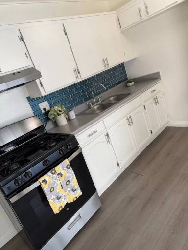 Main picture of 6932 Woodley Ave