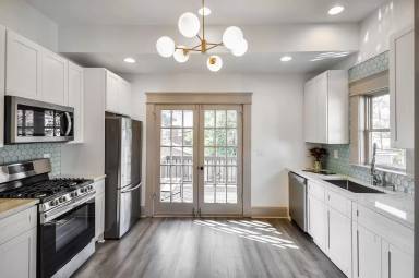 Main picture of 720 Penn Ave NE