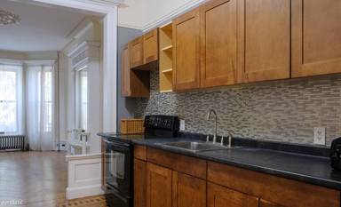 Main picture of 690 Park Pl