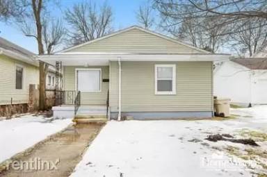 Main picture of 730 E Broadway St