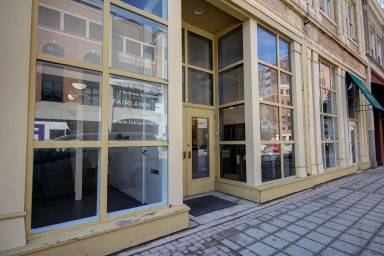 Main picture of 10 E Main St