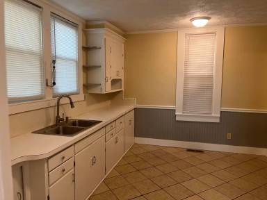 Main picture of 1704 Rainey St