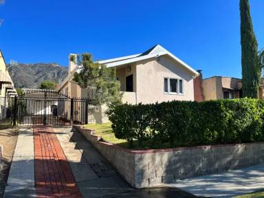 Main picture of 2055 Watson St
