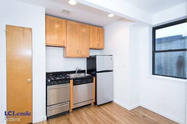 Main picture of 126 E 24th St