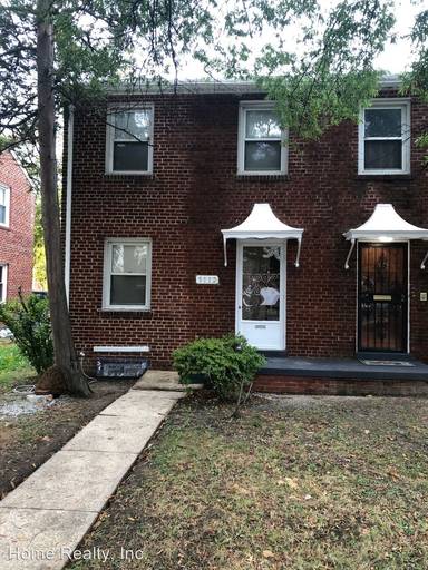 Main picture of 5112 South Dakota Ave NE