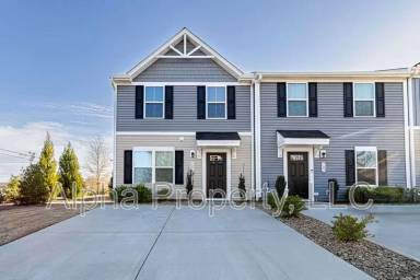 Main picture of 103 Nicklaus Dr