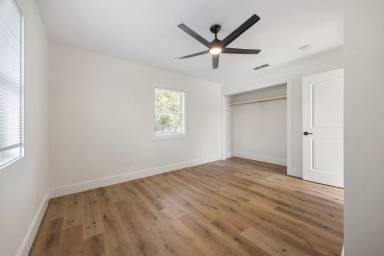 Main picture of 227 E Commerce St