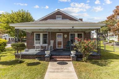 Main picture of 110 S Walnut St