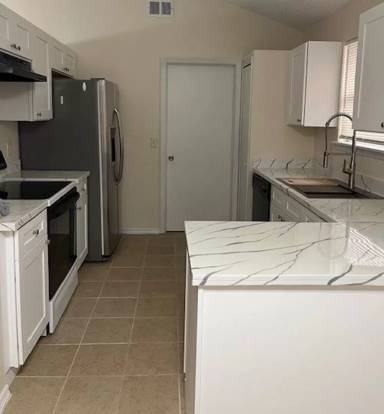 Main picture of 609 Remington Oak Dr