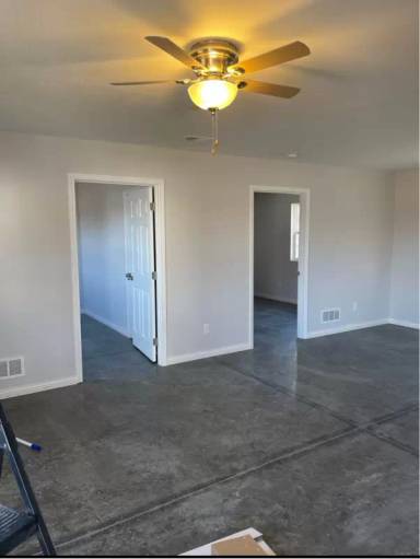 Main picture of 17 Tracker Ln