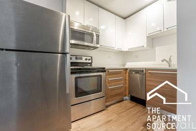 Main picture of 925 W Carmen Ave