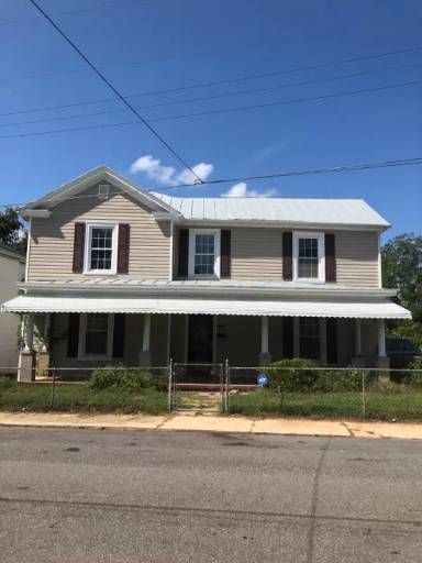 Main picture of 702 Dinwiddie St