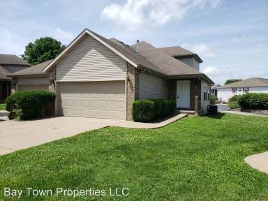 Main picture of 206 Village Ct